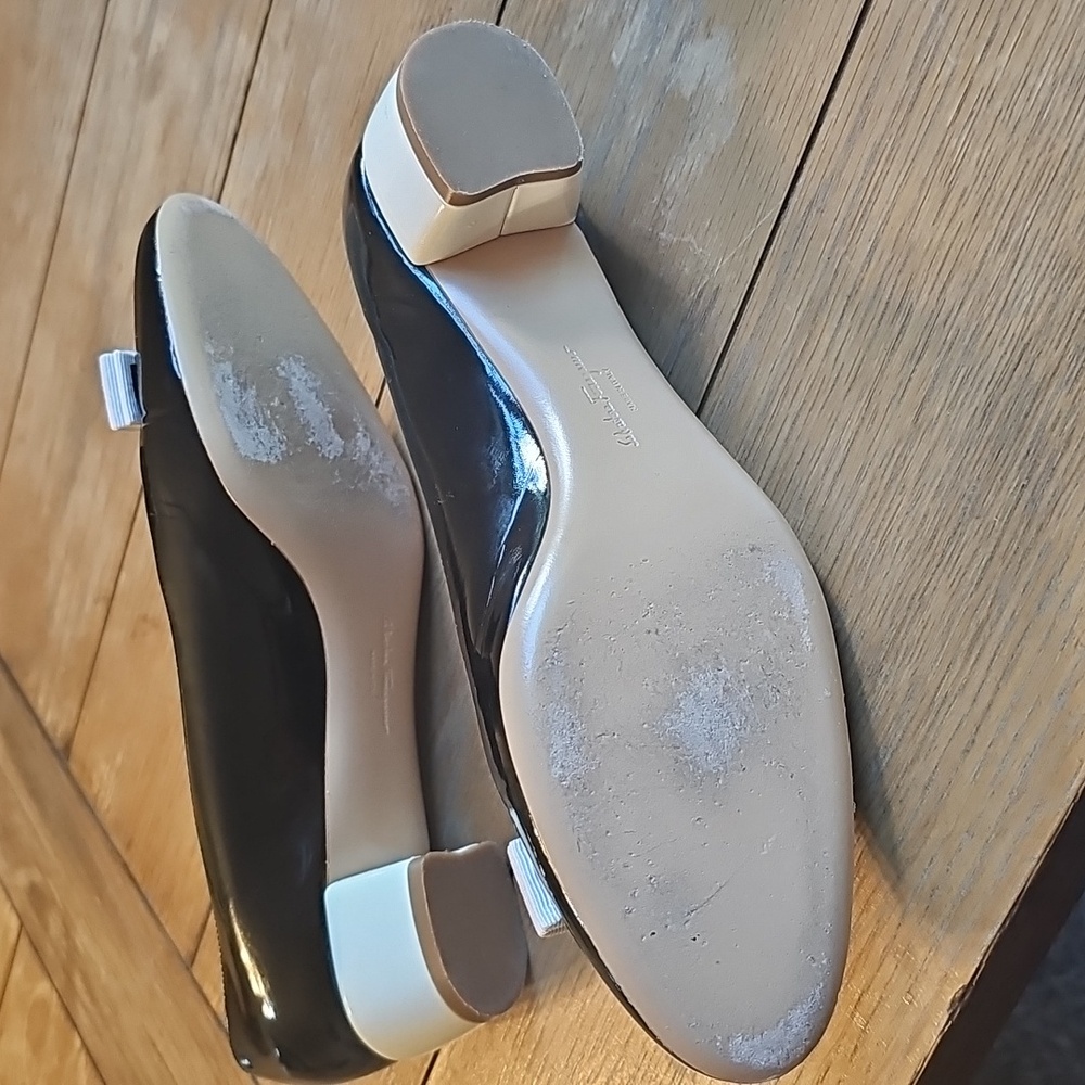 Salvatore Ferragamo Ebony & Ivory Trimmed Low Heeled Pumps Size 9.5, B width - Picture 6 of 13